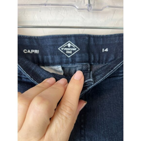 St. John's Bay Dark Wash Sz 14 Crop Capri Chino Style Jeans - Picture 3 of 8